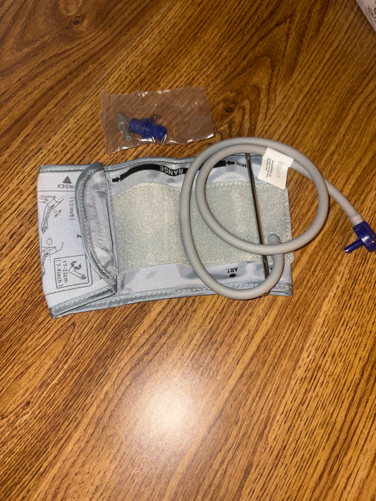 Small manual blood pressure pressure cuff