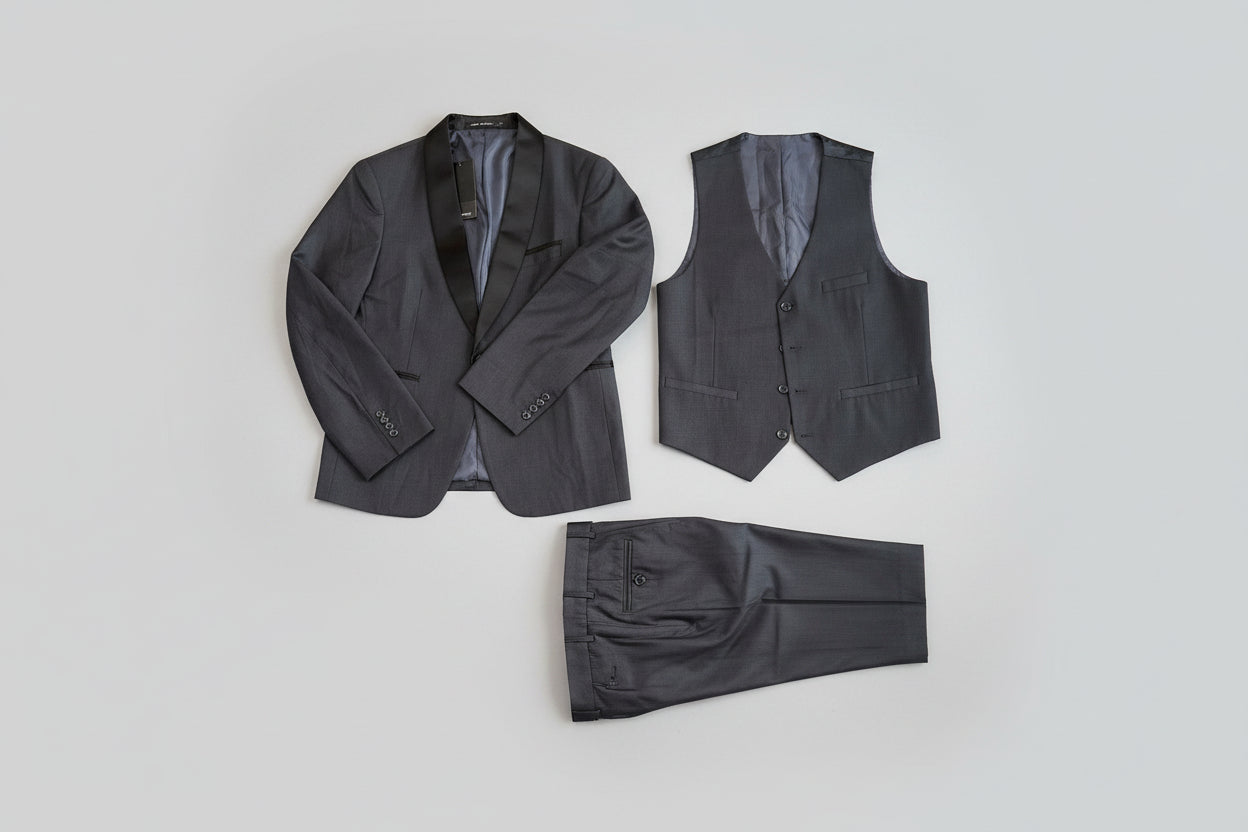 Mage Male Men’s suit with jacket, vest, and dress pants