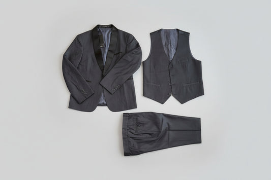 Mage Male Men’s suit with jacket, vest, and dress pants